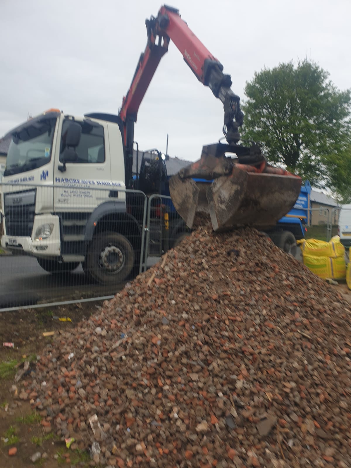 Aggregate delivery lorry